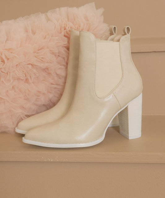 Oasis Society - The Chelsea Pointy Toe Ankle Boot