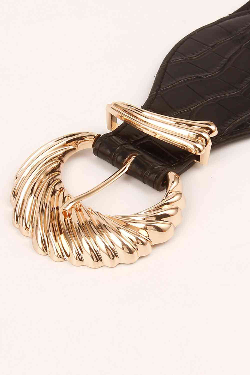 Shell Alloy Buckle on a Crocodile Texture Elastic Belt