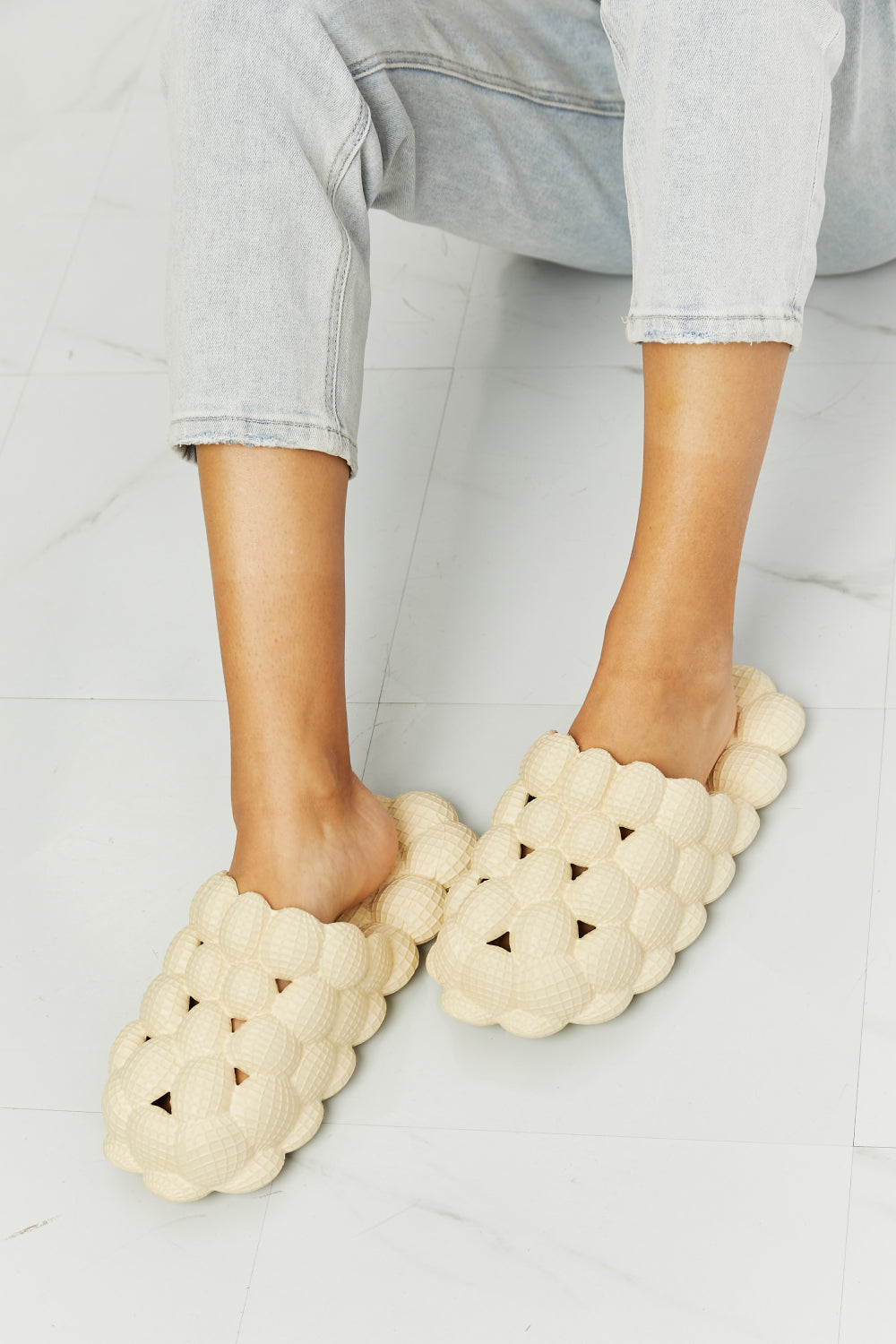 Women Laid Back Bubble Slides