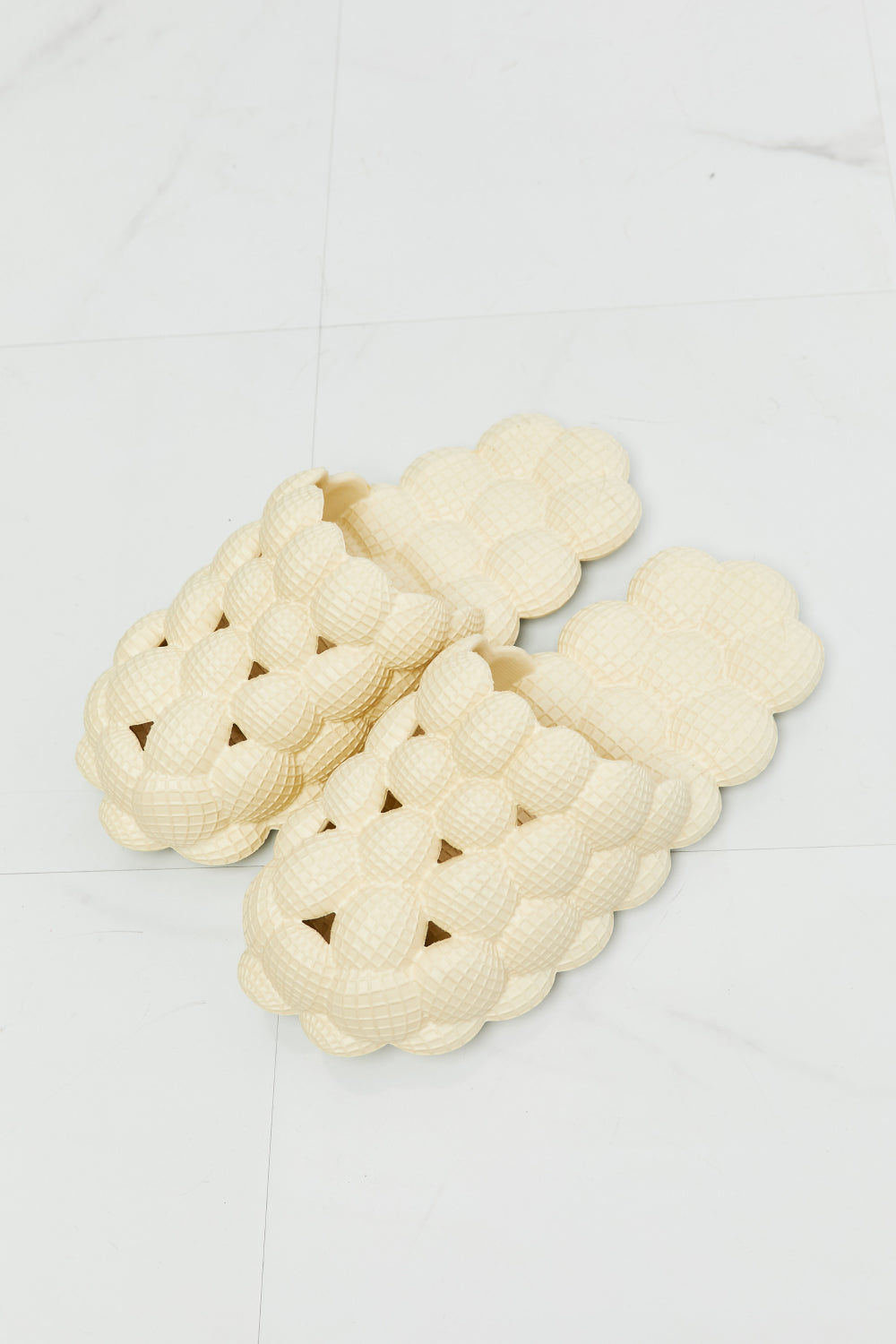Women Laid Back Bubble Slides