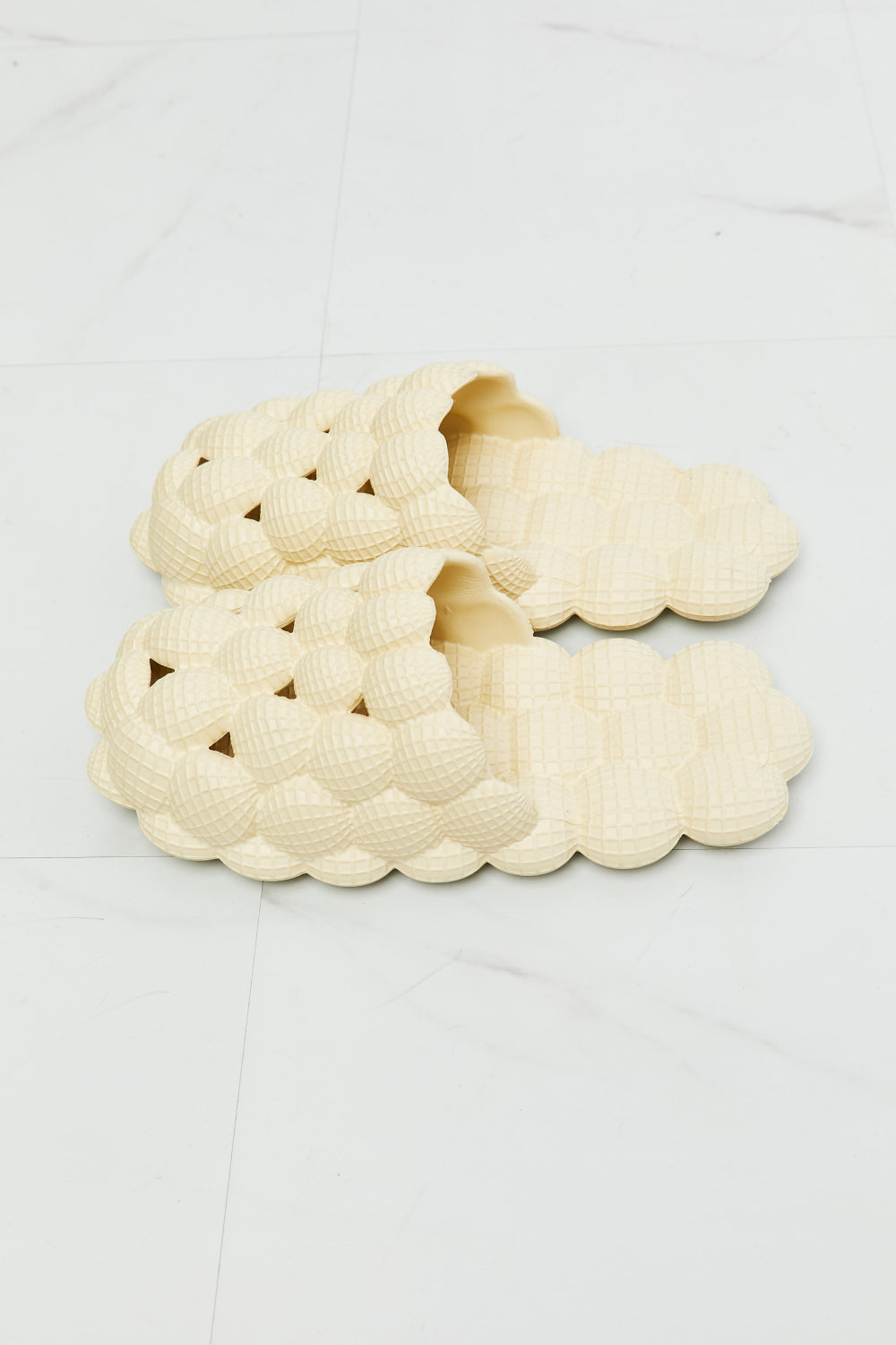 Women Laid Back Bubble Slides