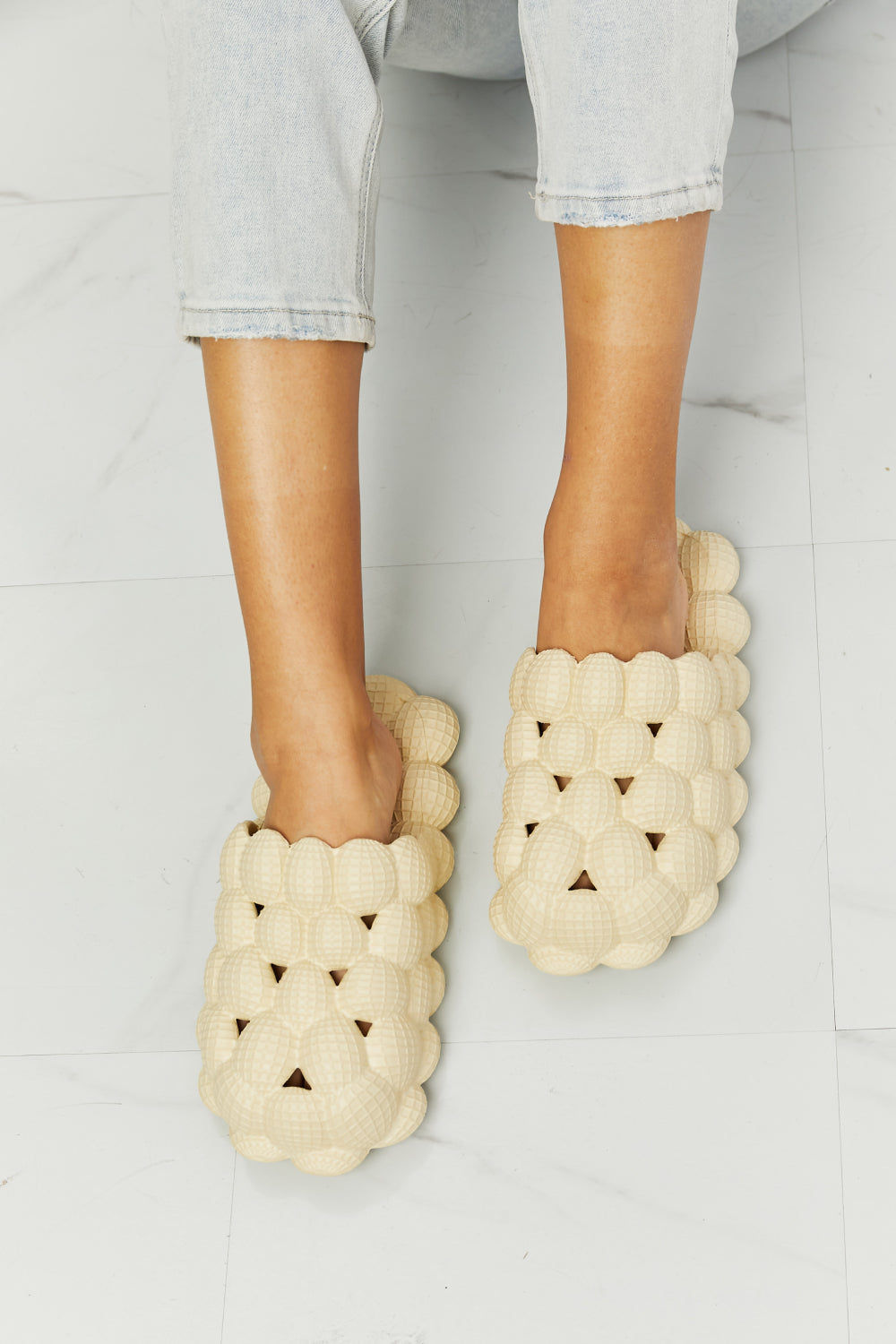 Women Laid Back Bubble Slides