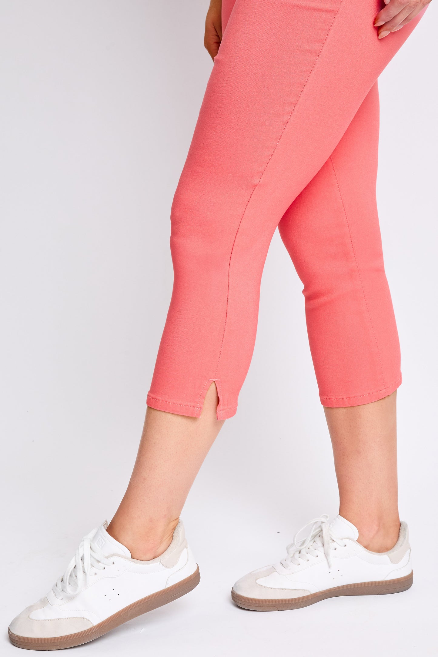 Women's Hyperstretch Pull On Capri Pants
